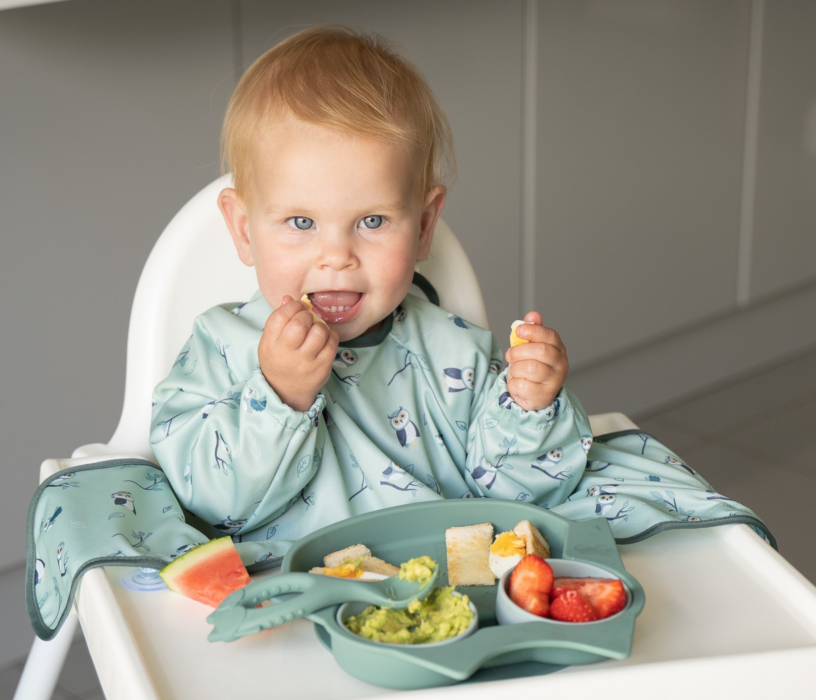 Tidy Tot Hagesmæk med Lange Ærmer til Bakke - Grøn Ugle - Hagesmæk med ærmer - MamaMilla