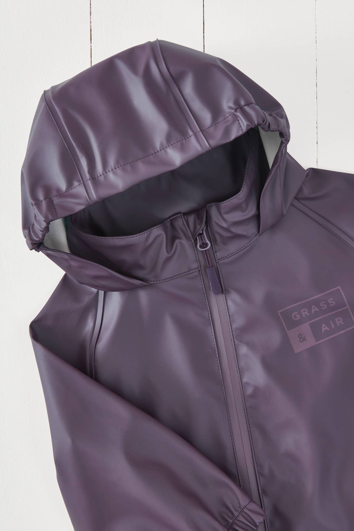 Grass &amp; Air Amethyst lilla regndragt set fra siden