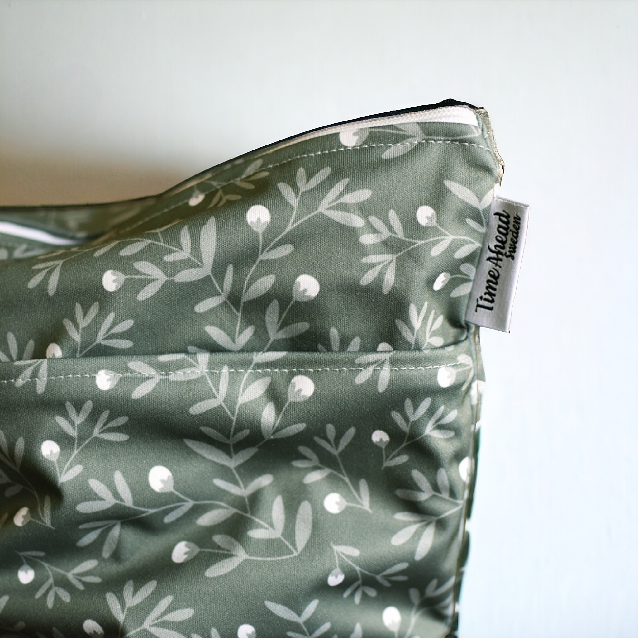 The Swedish Forest | Small wetbag: Smultron - - MamaMilla