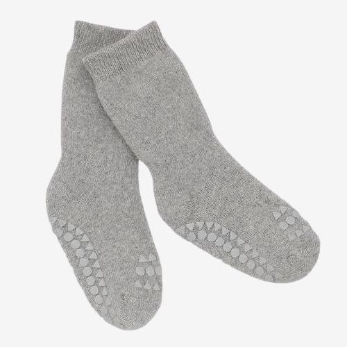 GoBabyGo sokker med skridsikkert gummi - Grey melange - Sokker - MamaMilla